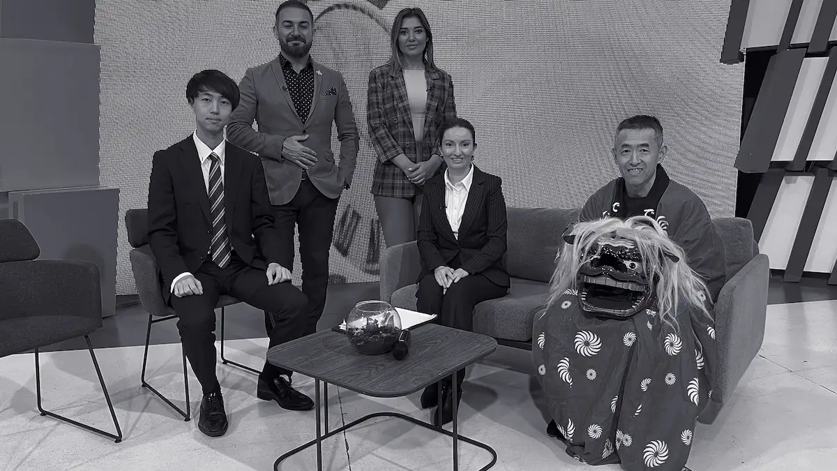 アゼルバイジャン｜国営テレビ局で獅子舞演舞