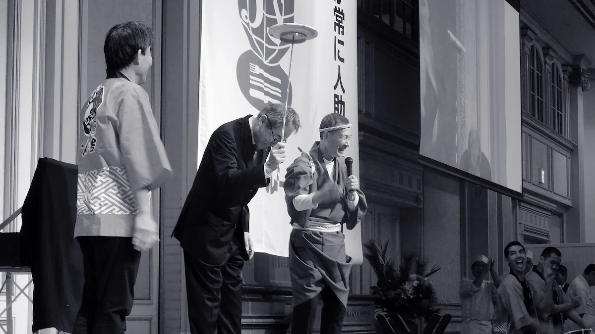 飲食チェーン店式典｜役員様と皿回し演出