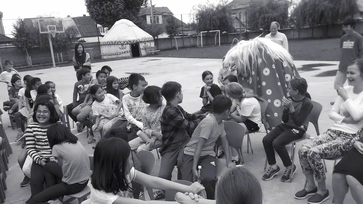 キルギス・ビシュケク｜インターナショナルスクールでの学校公演・獅子舞演舞