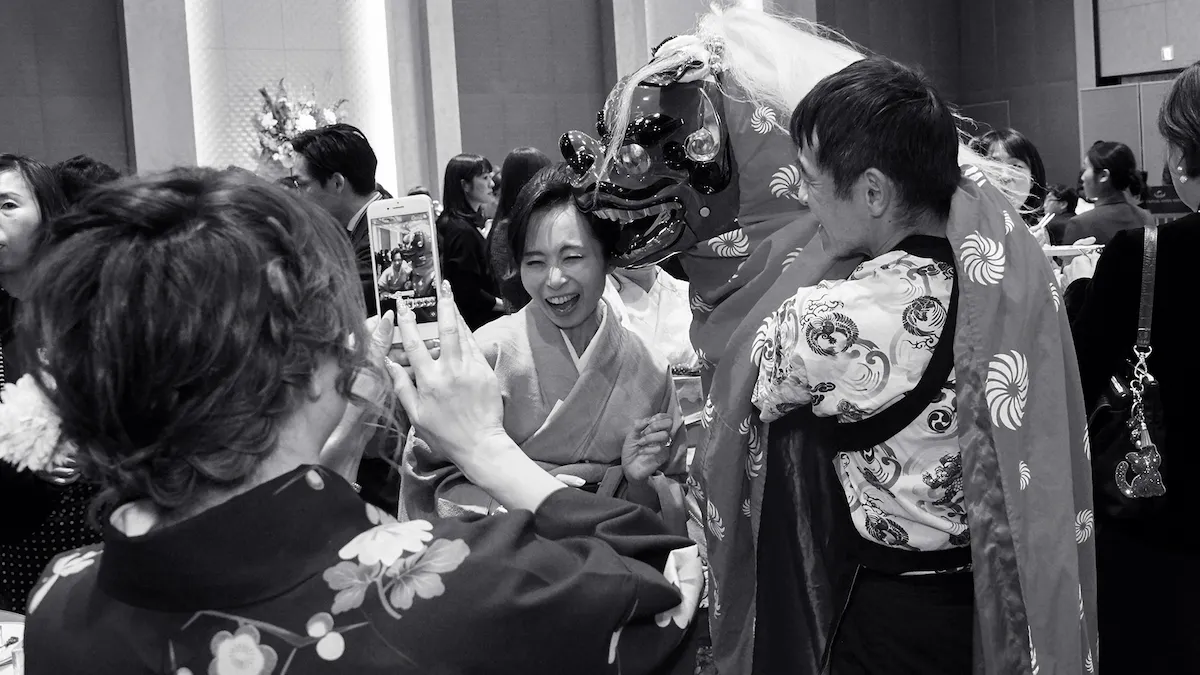 練り歩く獅子舞｜お客様とのフォトセッション