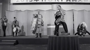 獅子舞演出|大黒様が獅子を連れて練り歩く