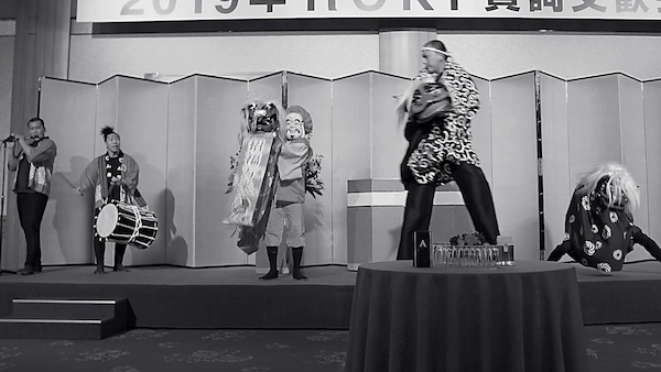 獅子舞演出|大黒様が獅子を連れて練り歩く