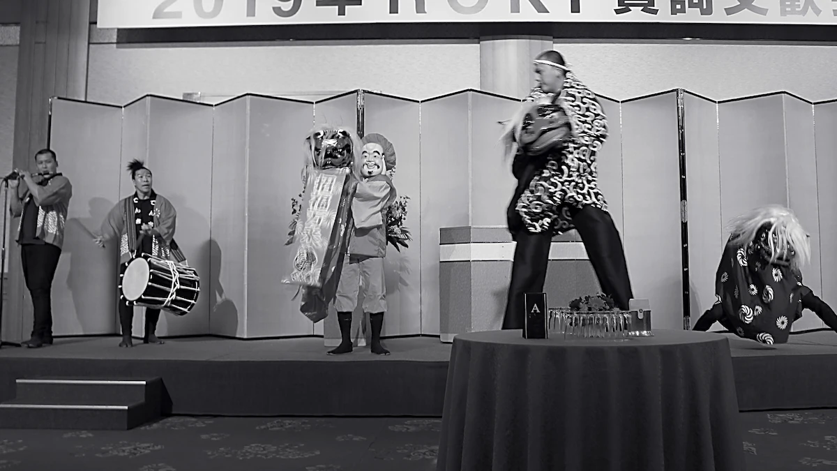 獅子舞演出｜大黒様が獅子を連れて練り歩く