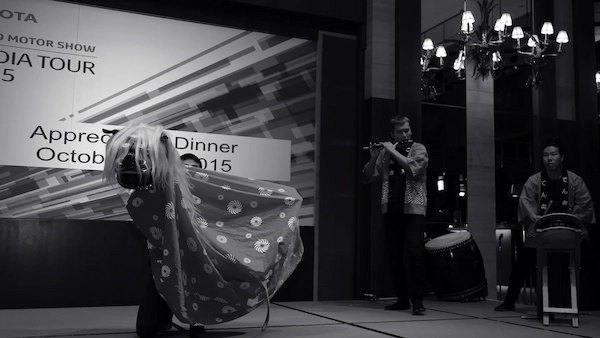 大規模展示会レセプションの獅子舞演舞