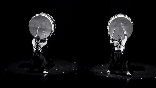 2台の大太鼓によるオープニング演奏